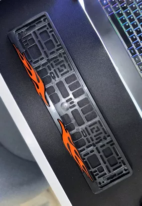 RAMKA TABLICY REJESTRACYJNEJ - FLAMES