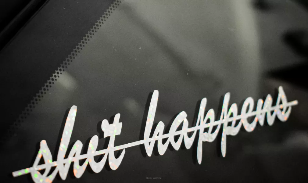 STICKER - SHIT HAPPENS